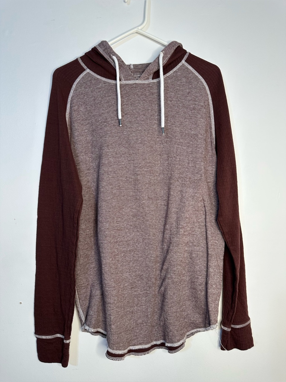 BKE Large Lightweight Hooded Pullover Burgundy Colorblock Raglan Long Sleeve